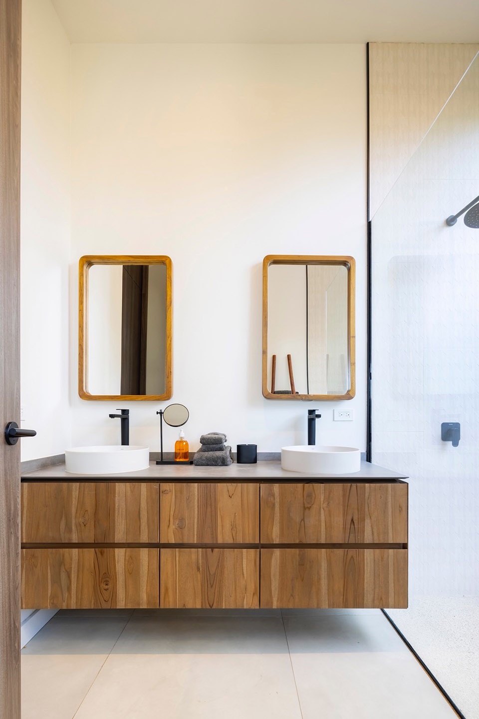 Makai Villas by Studio Saxe