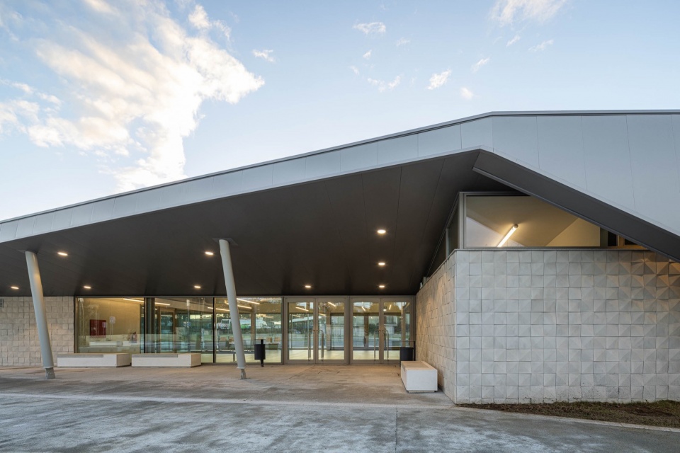 interface de transportes lourosa fiaes by atelier darquitectura lopes da costa