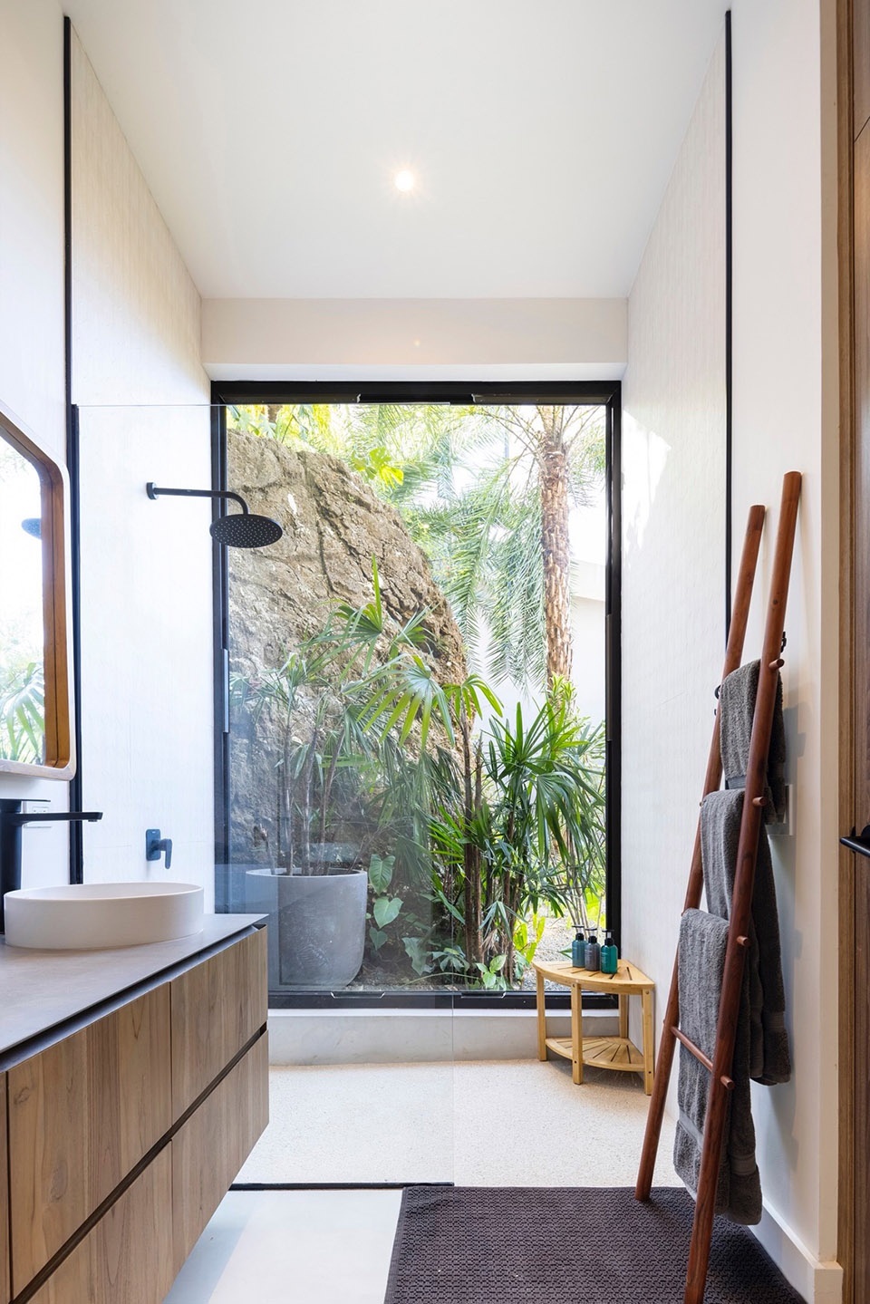Makai Villas by Studio Saxe