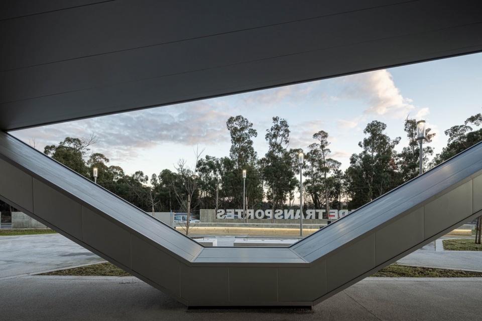 interface de transportes lourosa fiaes by atelier darquitectura lopes da costa