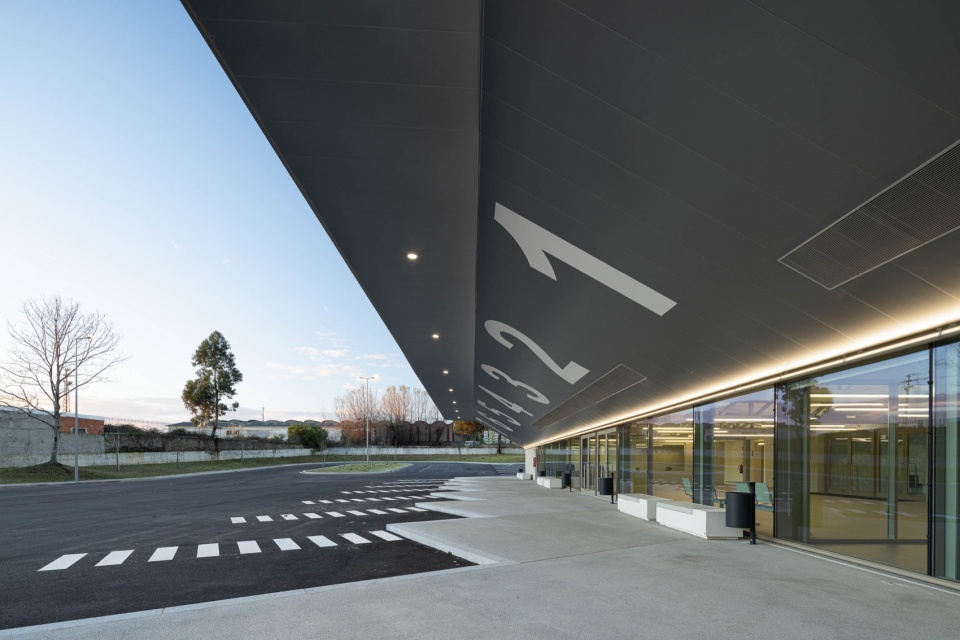 interface de transportes lourosa fiaes by atelier darquitectura lopes da costa