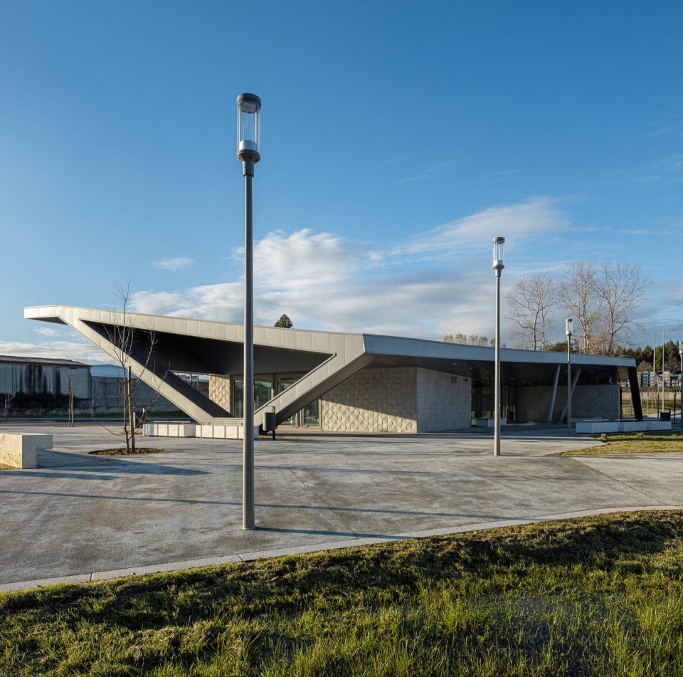 interface de transportes lourosa fiaes by atelier darquitectura lopes da costa