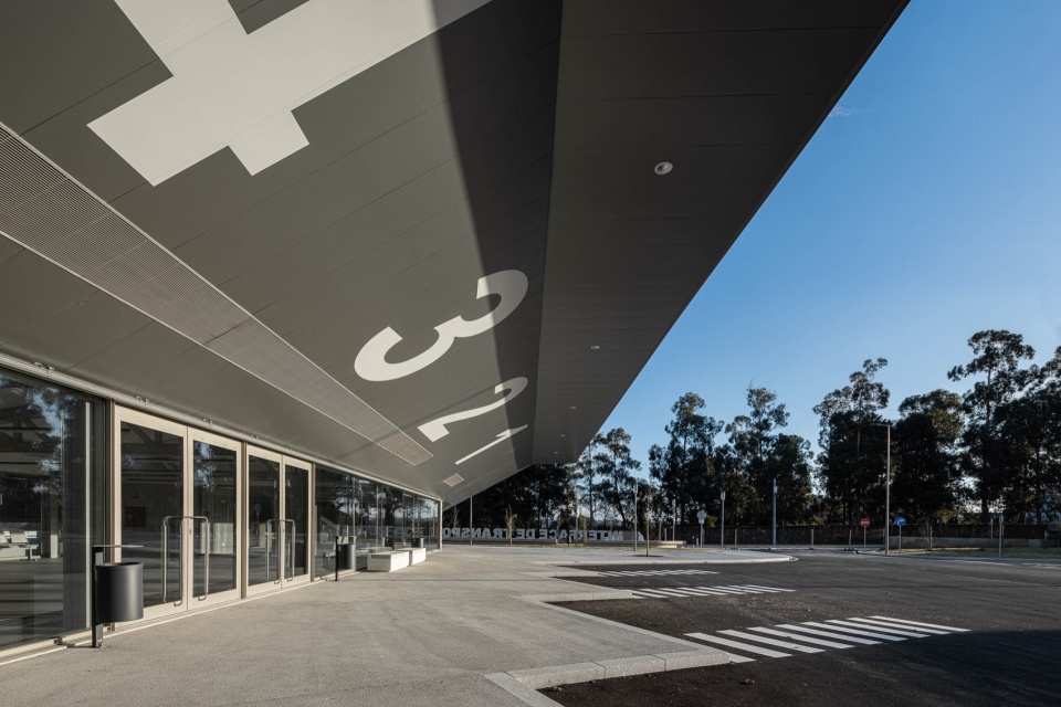 interface de transportes lourosa fiaes by atelier darquitectura lopes da costa