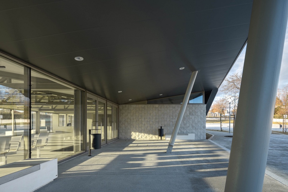 interface de transportes lourosa fiaes by atelier darquitectura lopes da costa