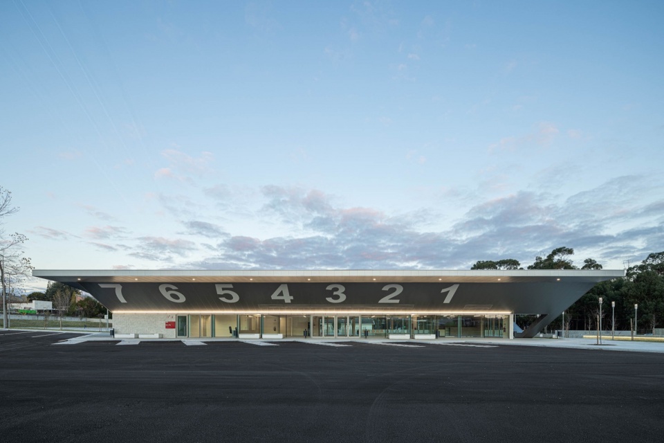 interface de transportes lourosa fiaes by atelier darquitectura lopes da costa