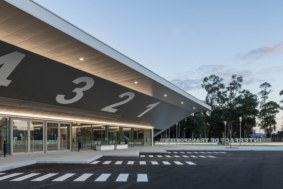 interface de transportes lourosa fiaes by atelier darquitectura lopes da costa