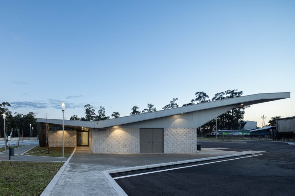 interface de transportes lourosa fiaes by atelier darquitectura lopes da costa