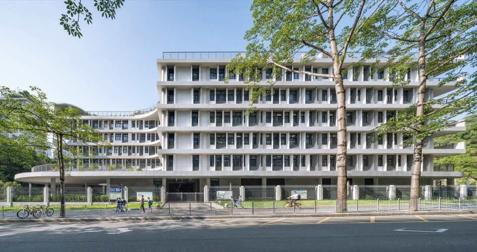. 教学楼北侧立面 North elevation of the teaching building ©白羽