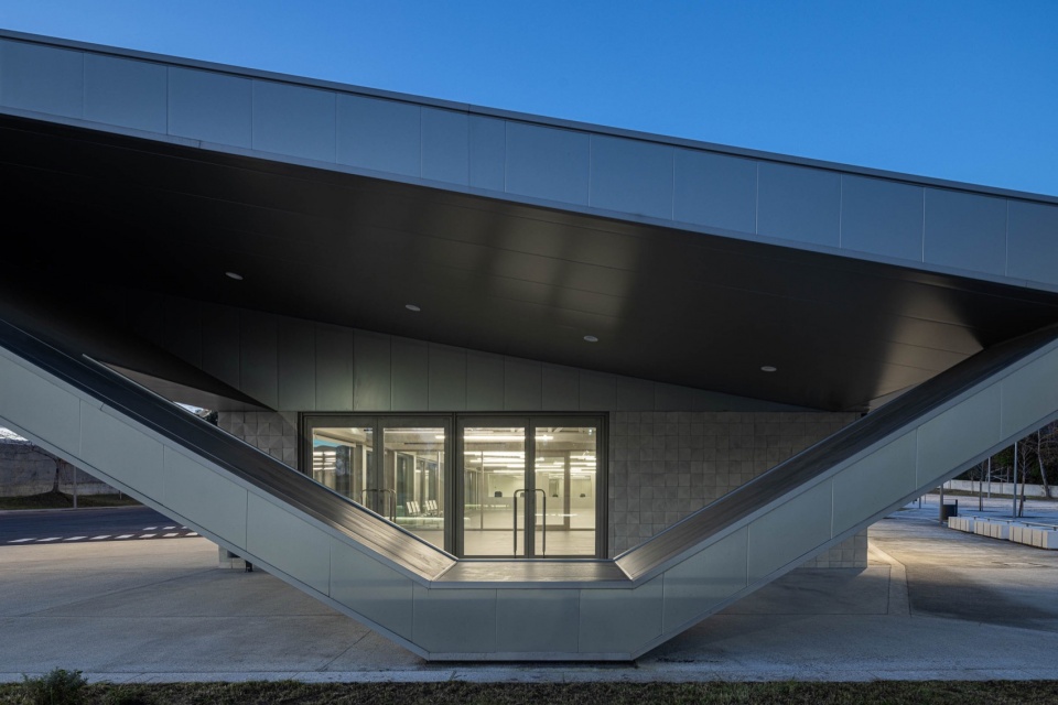 interface de transportes lourosa fiaes by atelier darquitectura lopes da costa