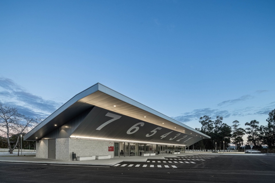 interface de transportes lourosa fiaes by atelier darquitectura lopes da costa