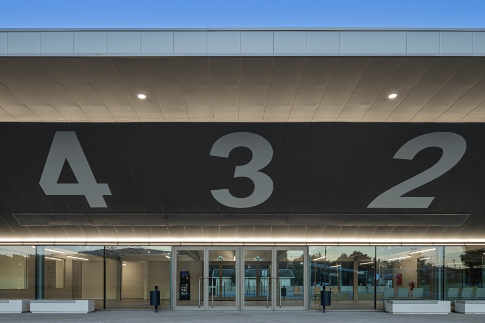 interface de transportes lourosa fiaes by atelier darquitectura lopes da costa