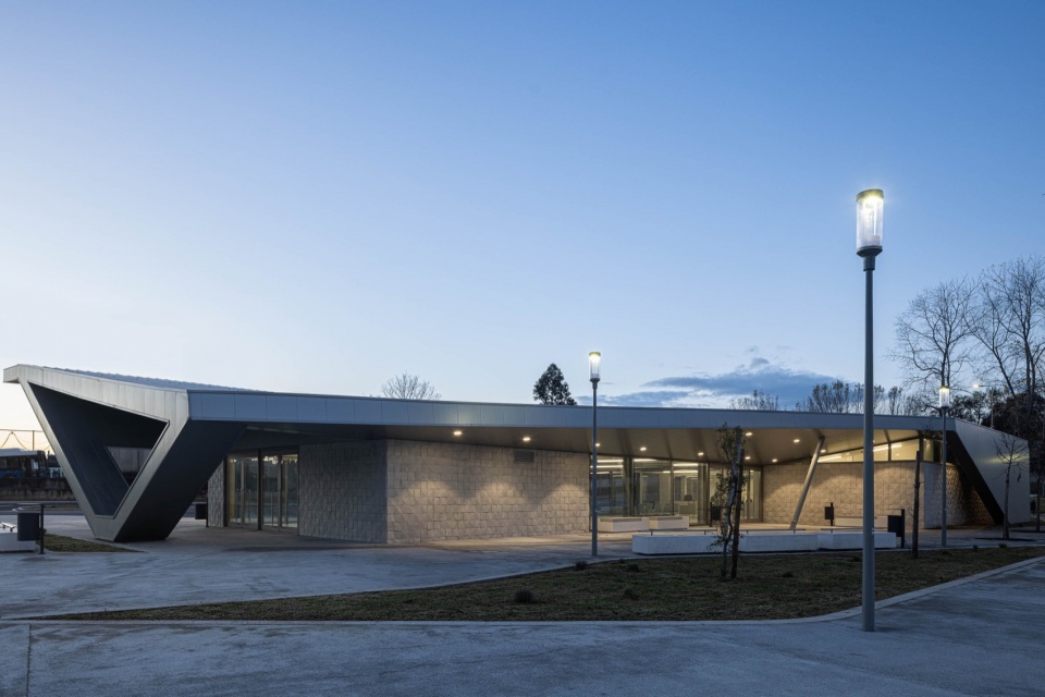 interface de transportes lourosa fiaes by atelier darquitectura lopes da costa