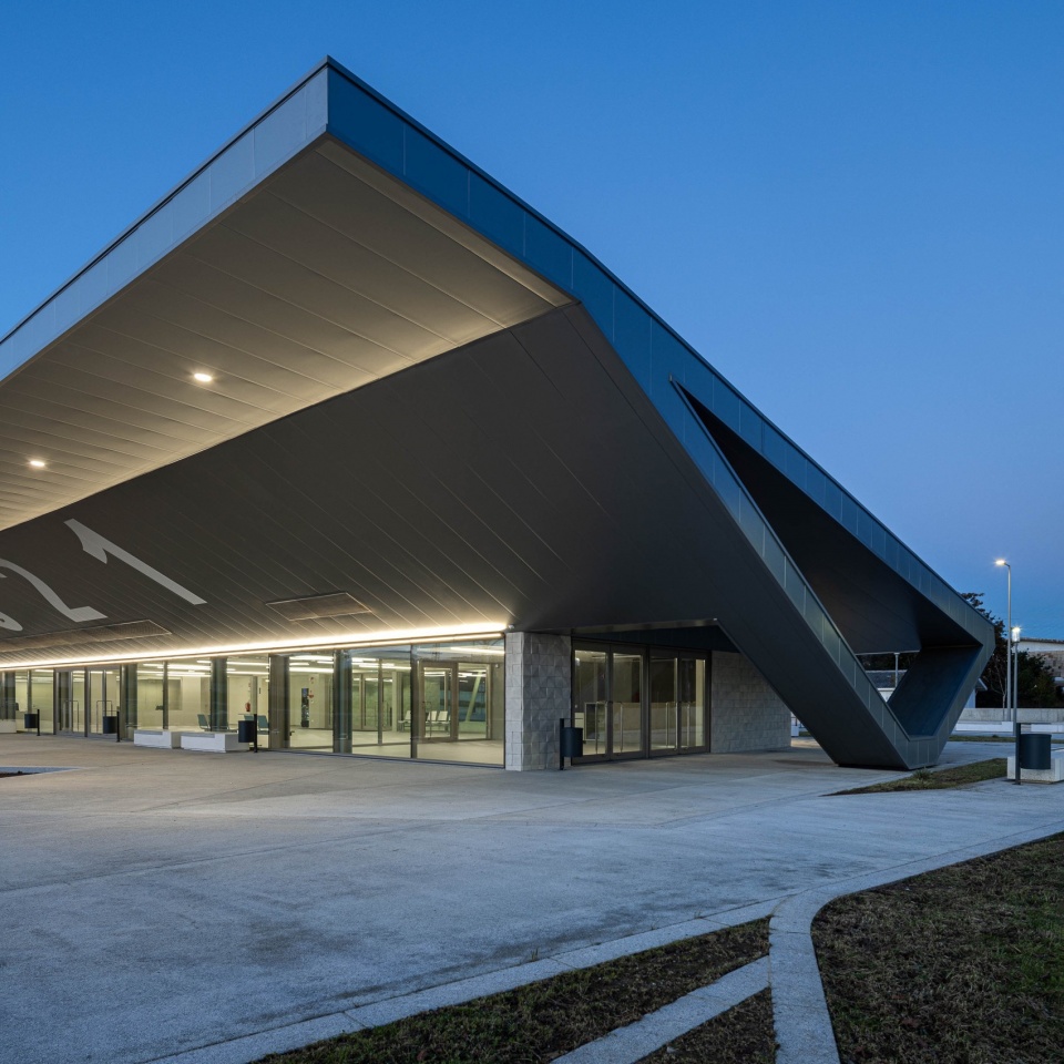 interface de transportes lourosa fiaes by atelier darquitectura lopes da costa