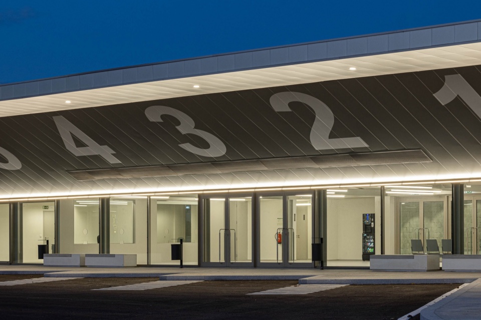 interface de transportes lourosa fiaes by atelier darquitectura lopes da costa
