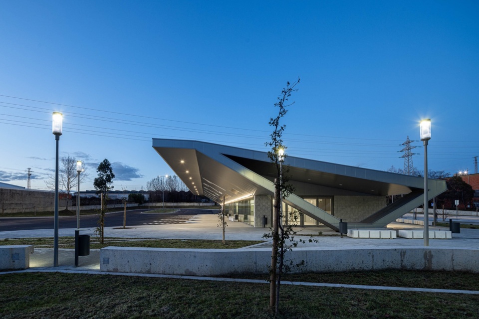 interface de transportes lourosa fiaes by atelier darquitectura lopes da costa