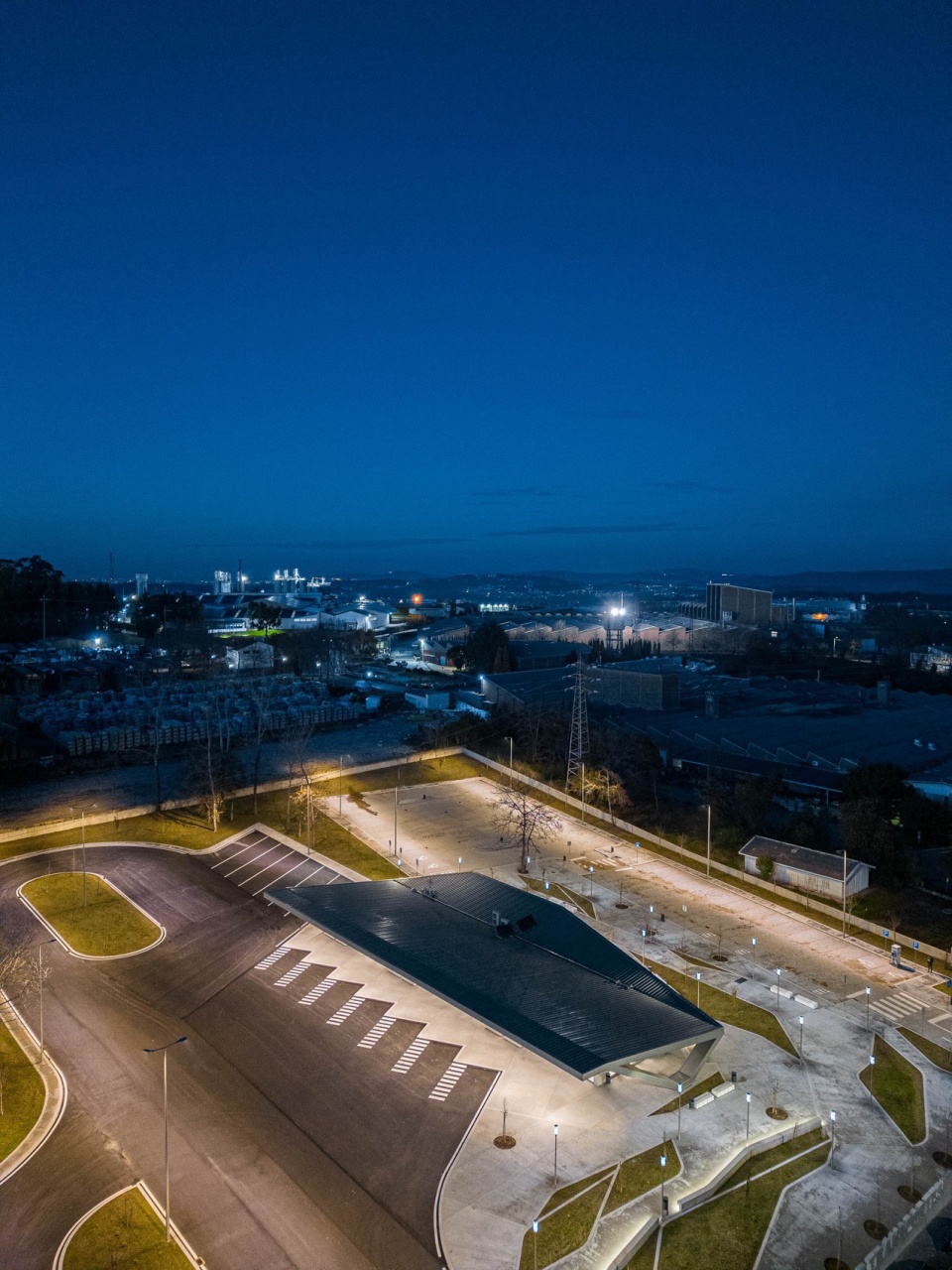interface de transportes lourosa fiaes by atelier darquitectura lopes da costa