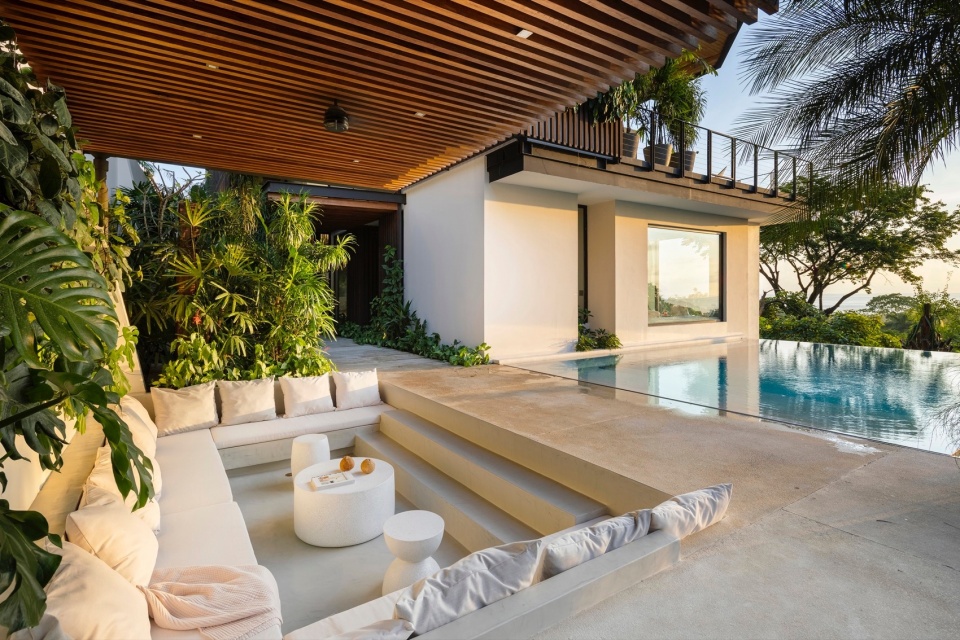 Makai Villas by Studio Saxe