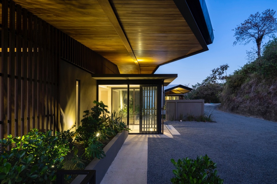 Makai Villas by Studio Saxe