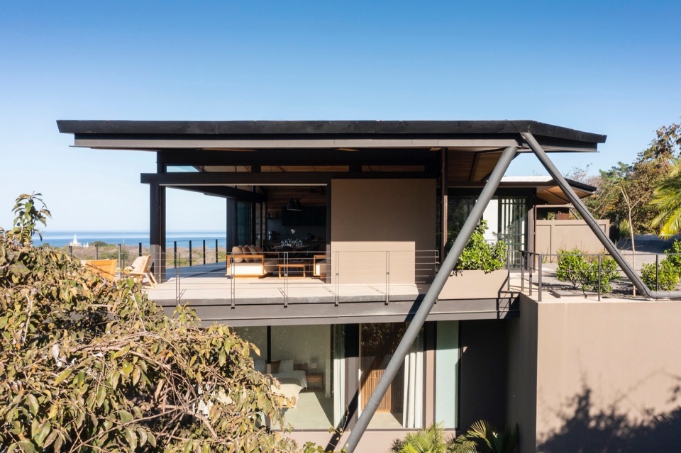 Makai Villas by Studio Saxe