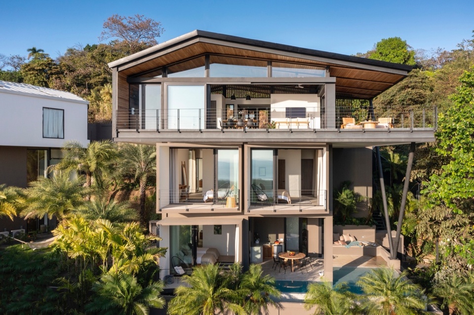 Makai Villas by Studio Saxe