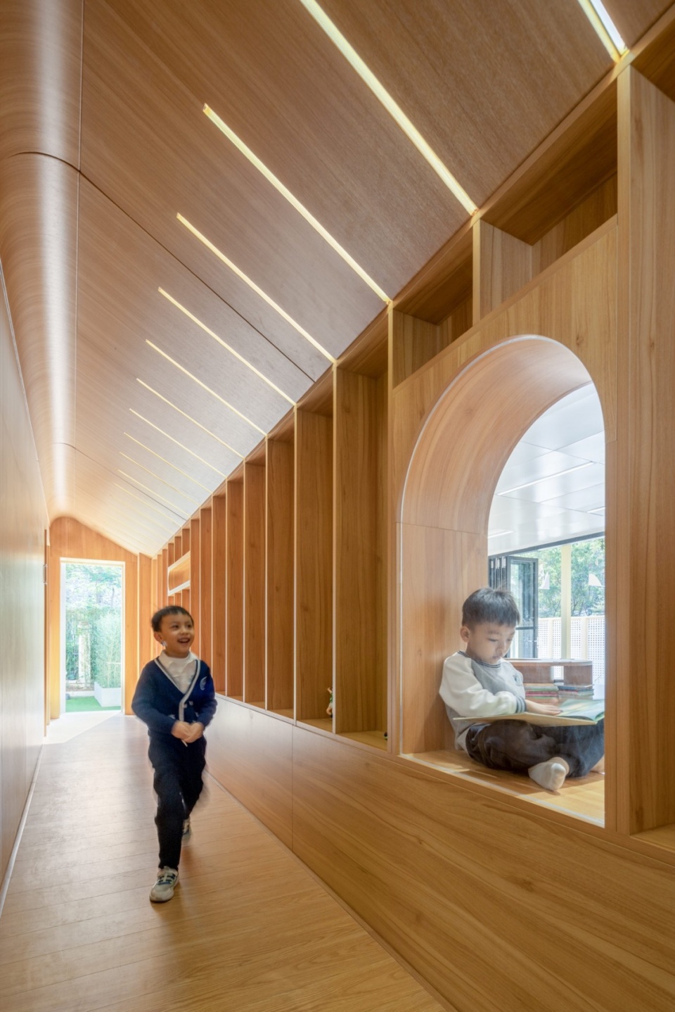 走廊 ©张超 Childrens Home Haibei Kindergarten Renovation DJX Design