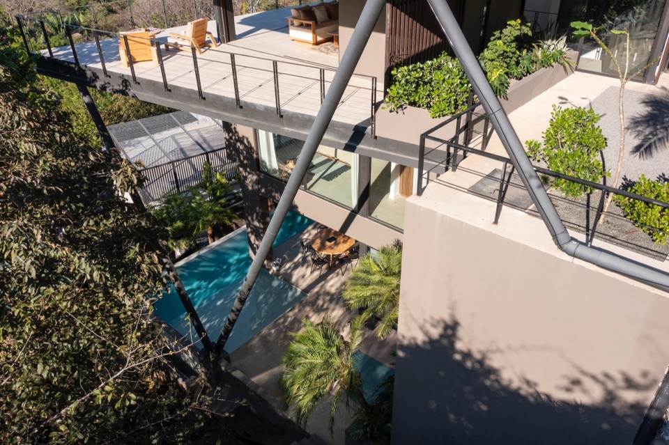 Makai Villas by Studio Saxe