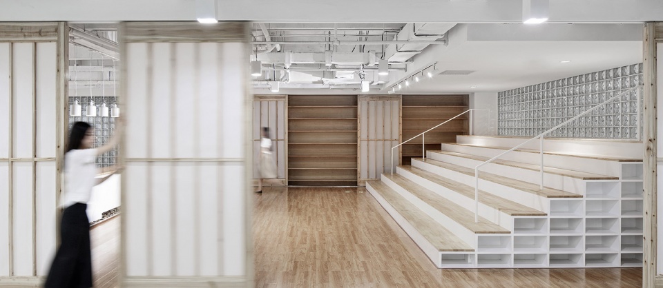 The Office of LANDER Electric Gaming Company by Li Wenxi