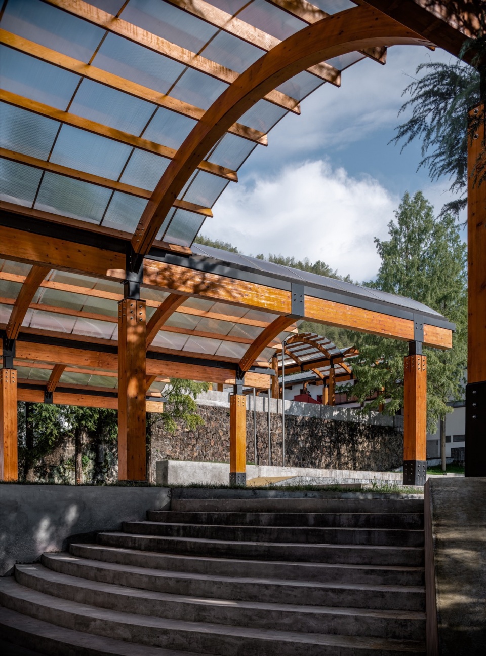 保留的弧形台阶 摄影:吴清山 transformation and regeneration of sunao primary school by zaozuo architecture studio