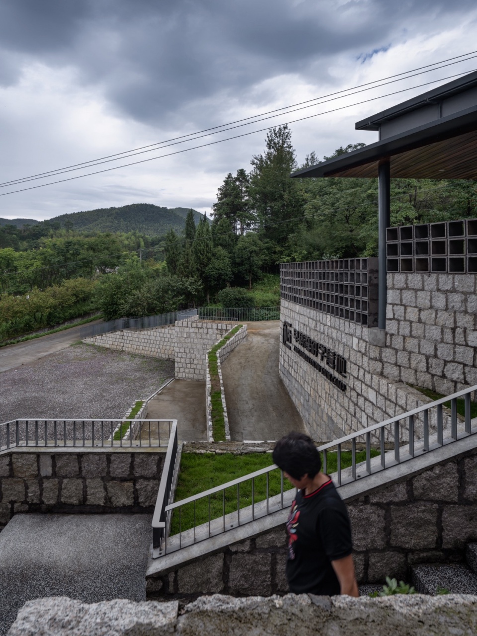 入口广场 摄影:吴清山 transformation and regeneration of sunao primary school by zaozuo architecture studio