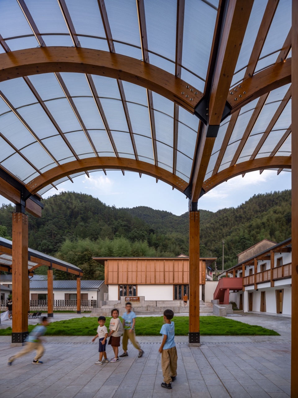 卷棚回廊 摄影:吴清山 transformation and regeneration of sunao primary school by zaozuo architecture studio