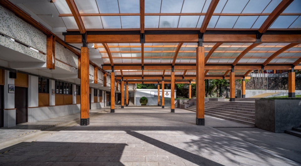 教学楼前的活动空间 摄影:吴清山 transformation and regeneration of sunao primary school by zaozuo architecture studio