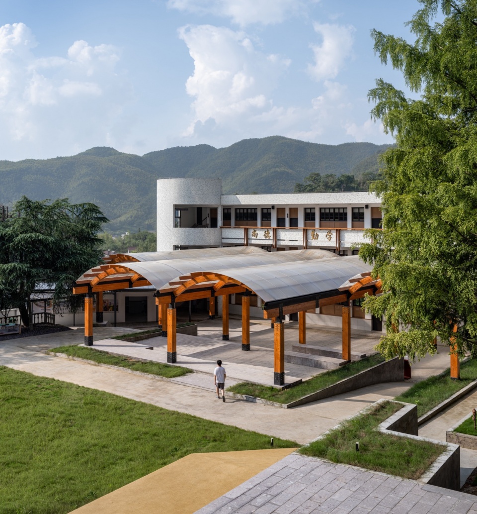 棚子与操场 摄影:吴清山 transformation and regeneration of sunao primary school by zaozuo architecture studio