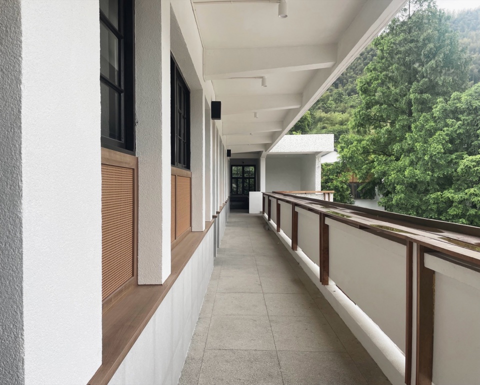 走廊 摄影:造作建筑 transformation and regeneration of sunao primary school by zaozuo architecture studio
