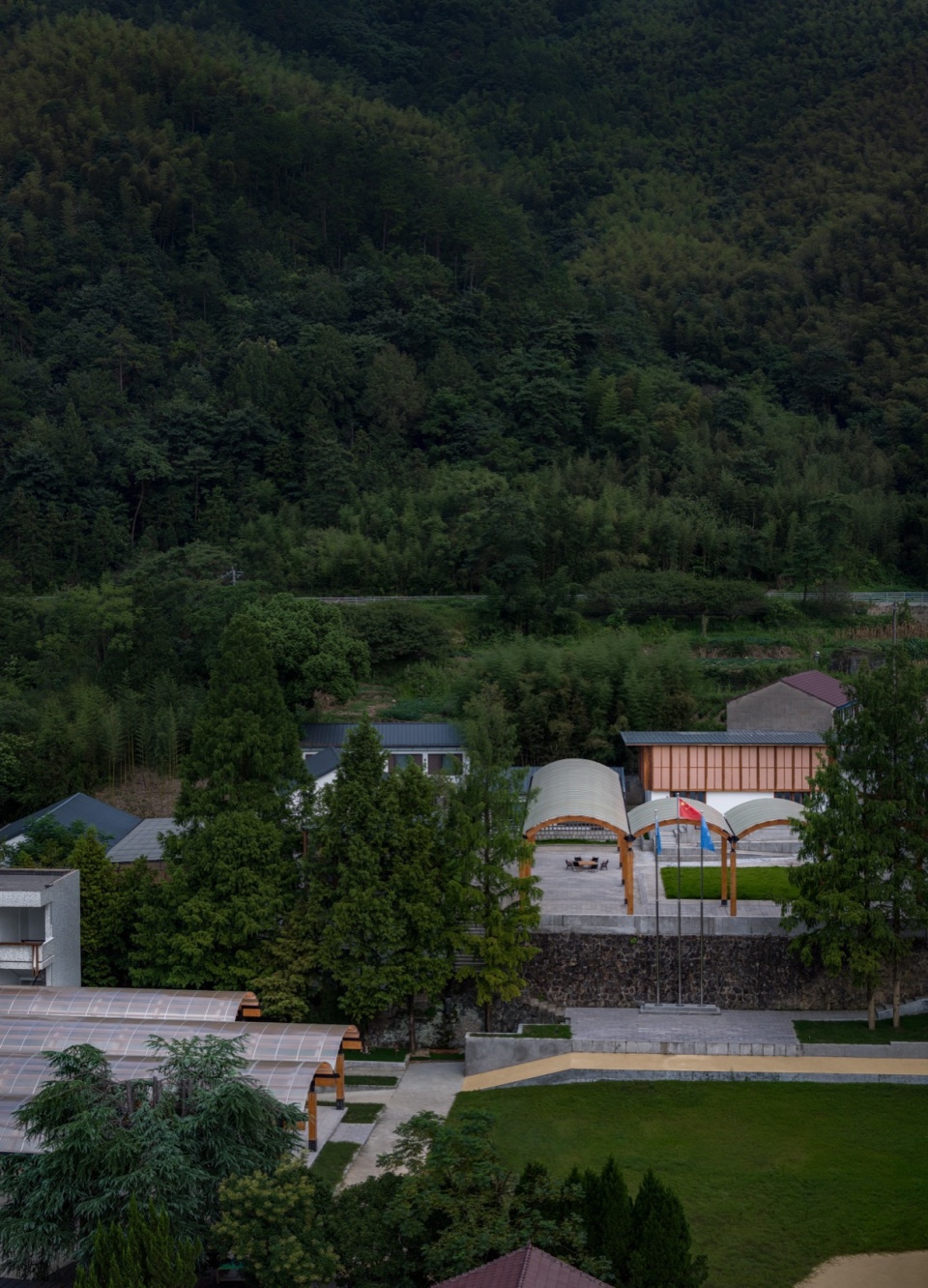 青山中的营地 摄影:吴清山 transformation and regeneration of sunao primary school by zaozuo architecture studio