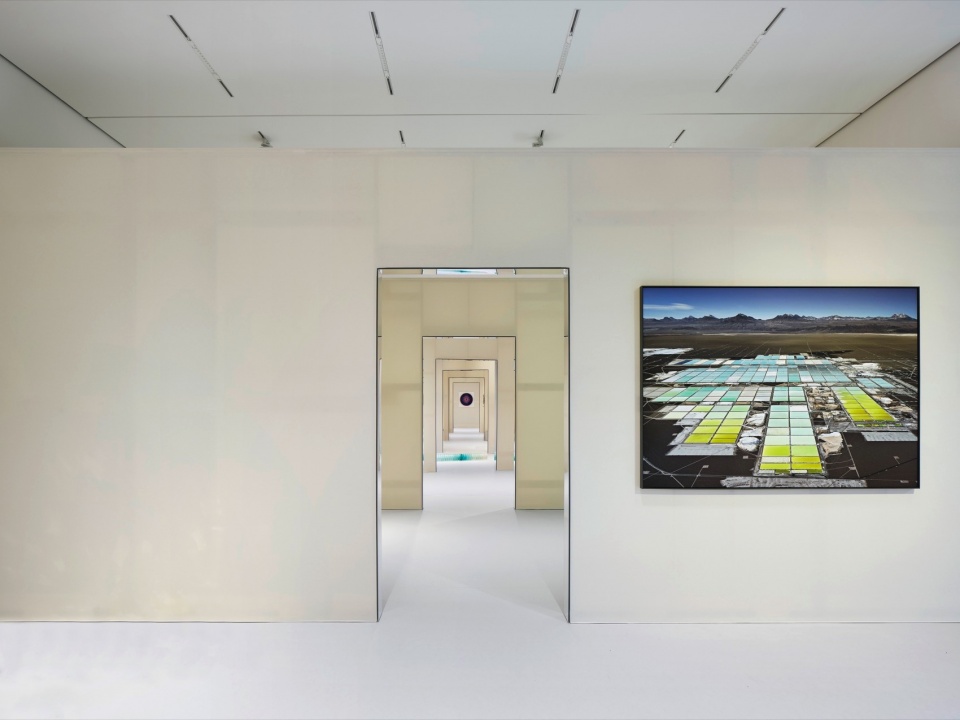 the world in my hand by ester bruzkus architekten