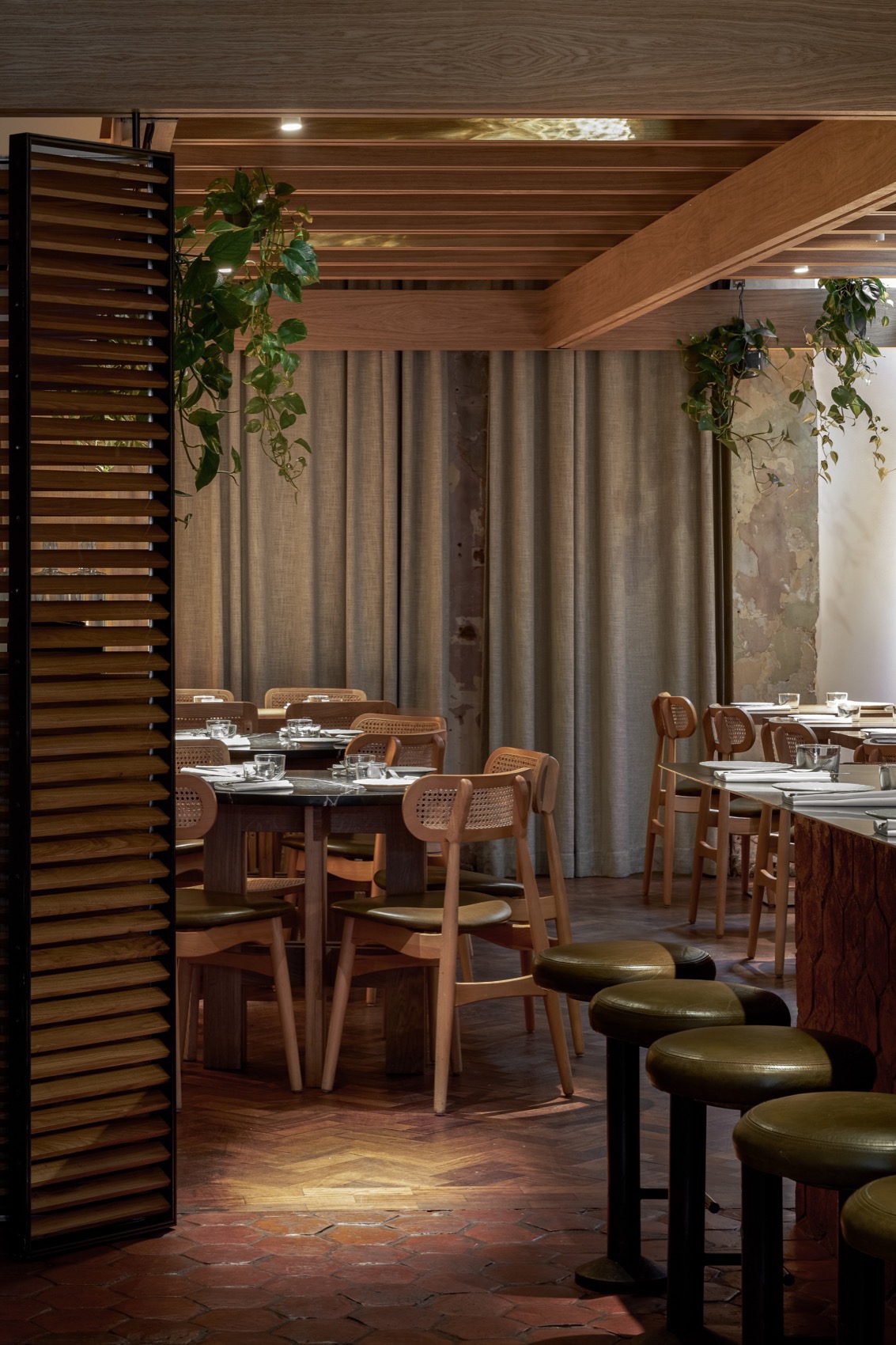 FIREBIRD restaurant by DA bureau 谷德设计网