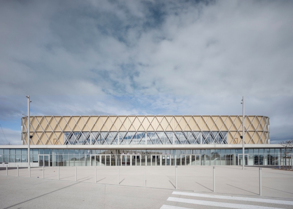 palais des sports by panorama architecture