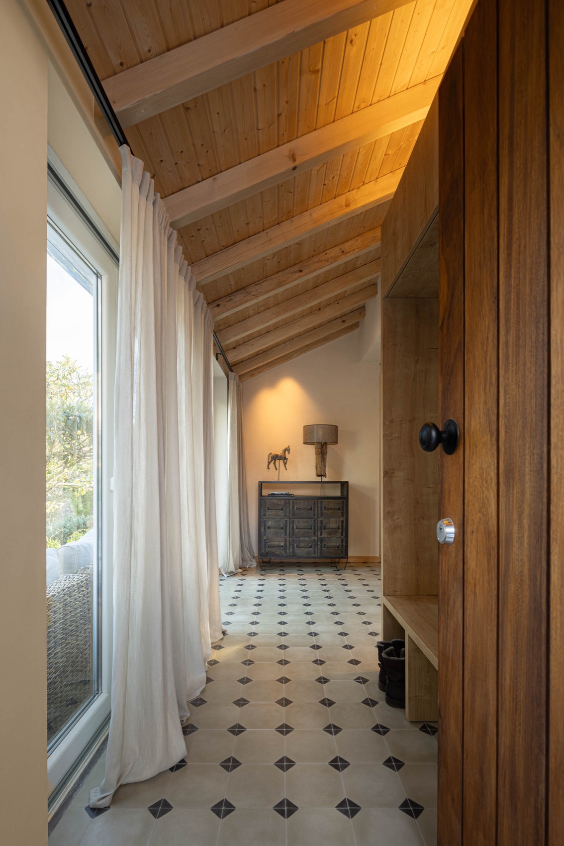 Rural soul house in Sintra by Tsou Arquitectos - 谷德设计网