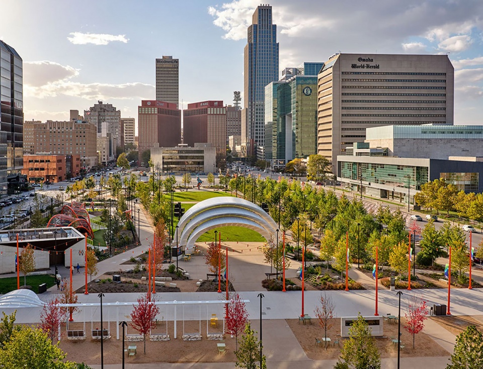 2023 ASLA GENERAL DESIGN AWARD OF HONOR Remaking a 1970s Downtown Park Into a New Public Realm by OJB Landscape Architecture