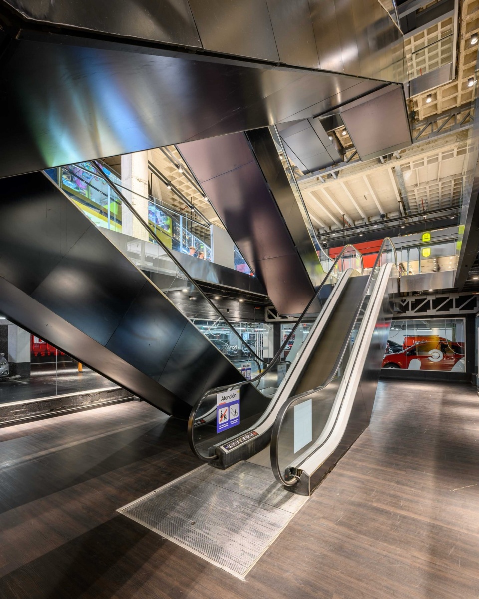 remodeling in nuevocentro shopping by ar mondejar arquitectos