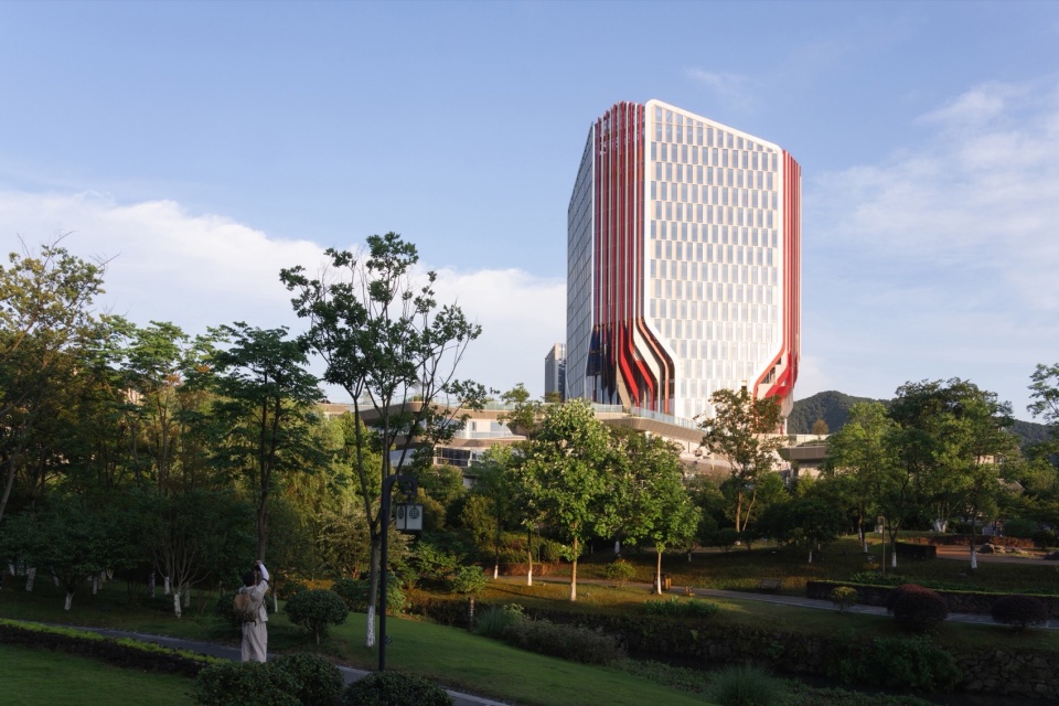 AutoFuturist Complex Jingu Center by LYCS Work