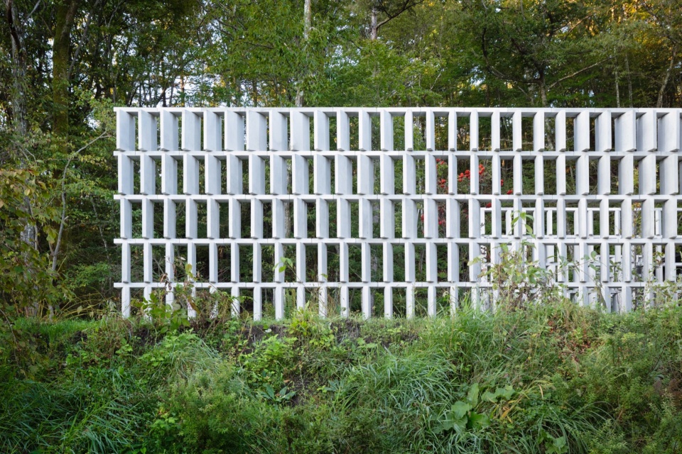 block wall house nendo