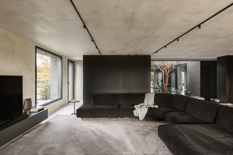 house in the park by mide architetti