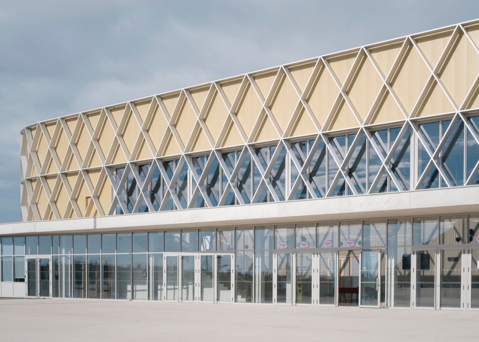palais des sports by panorama architecture