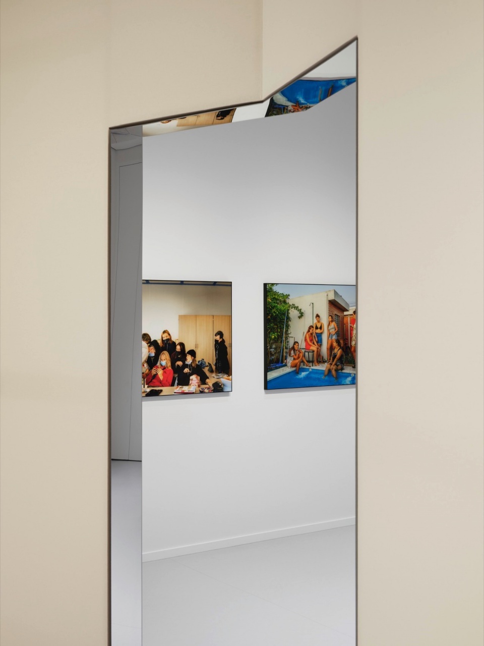 the world in my hand by ester bruzkus architekten