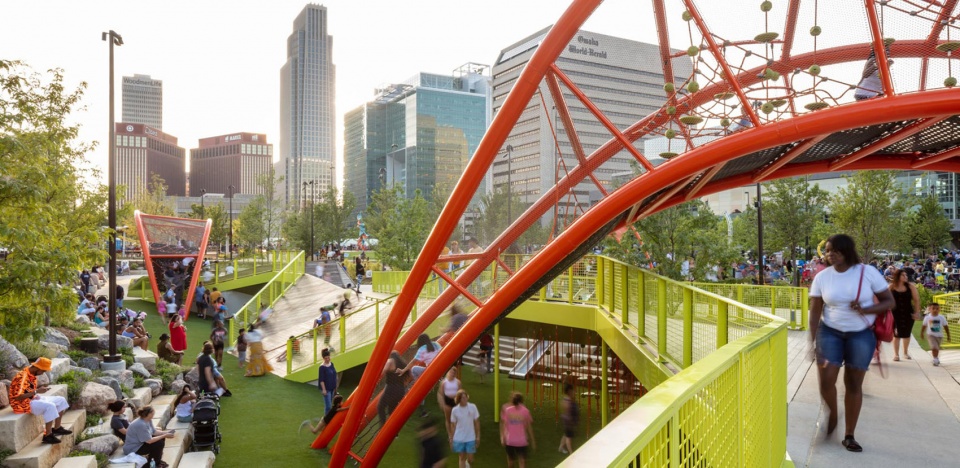2023 ASLA GENERAL DESIGN AWARD OF HONOR Remaking a 1970s Downtown Park Into a New Public Realm by OJB Landscape Architecture