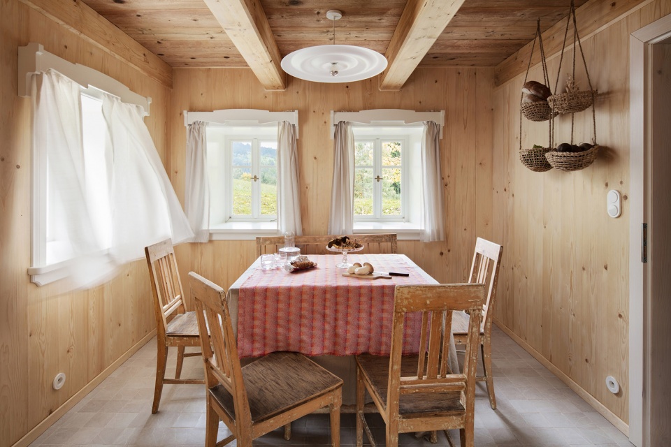 cottage two sisters by studio projectica