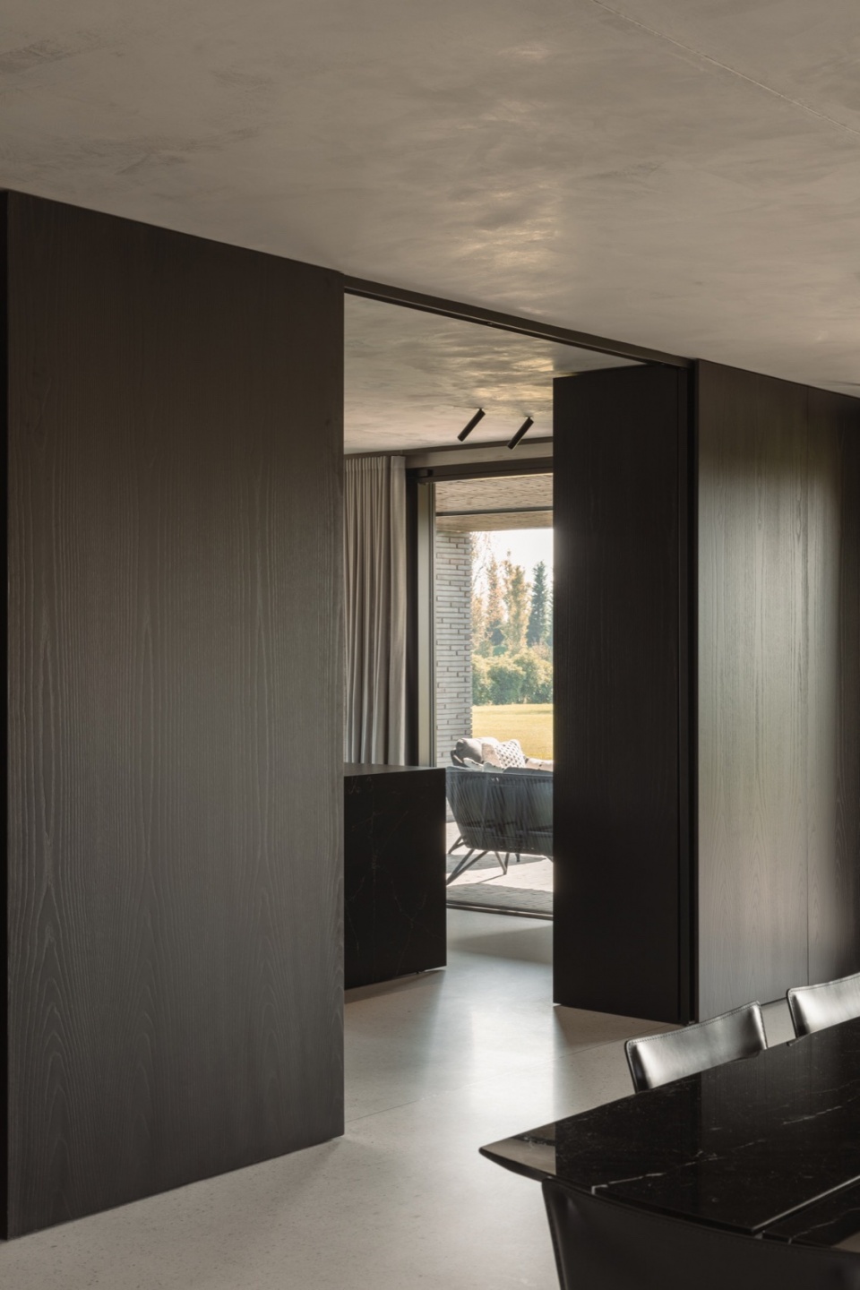 house in the park by mide architetti