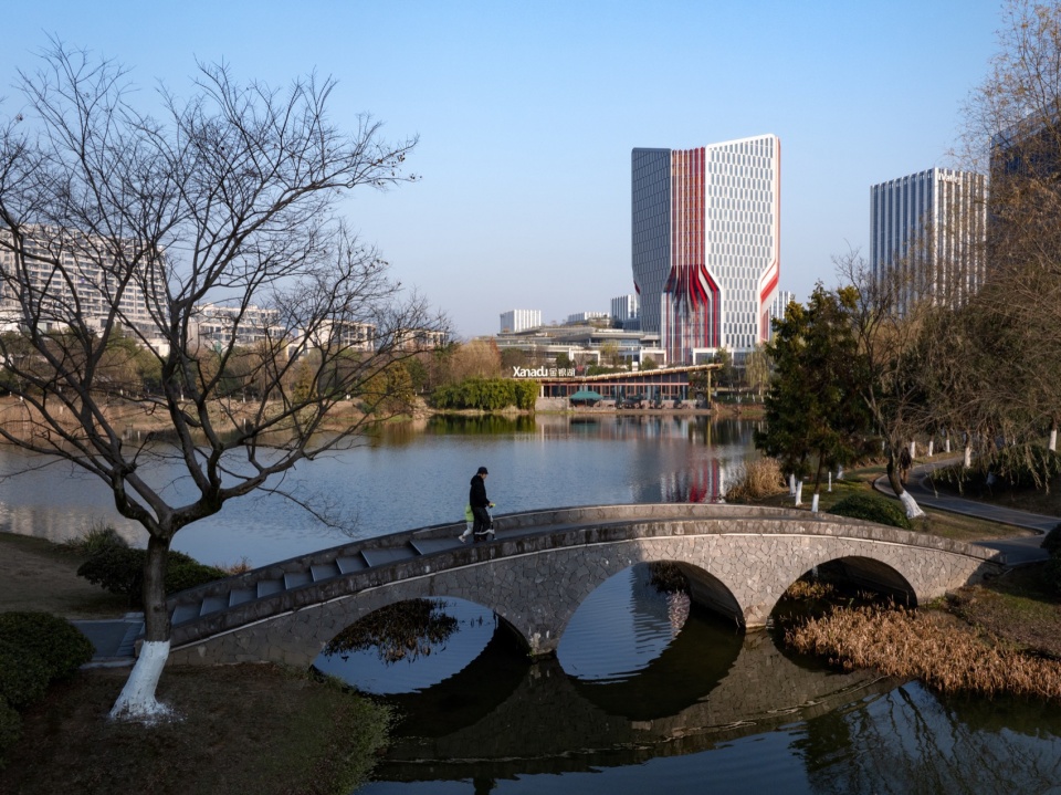 AutoFuturist Complex Jingu Center by LYCS Work