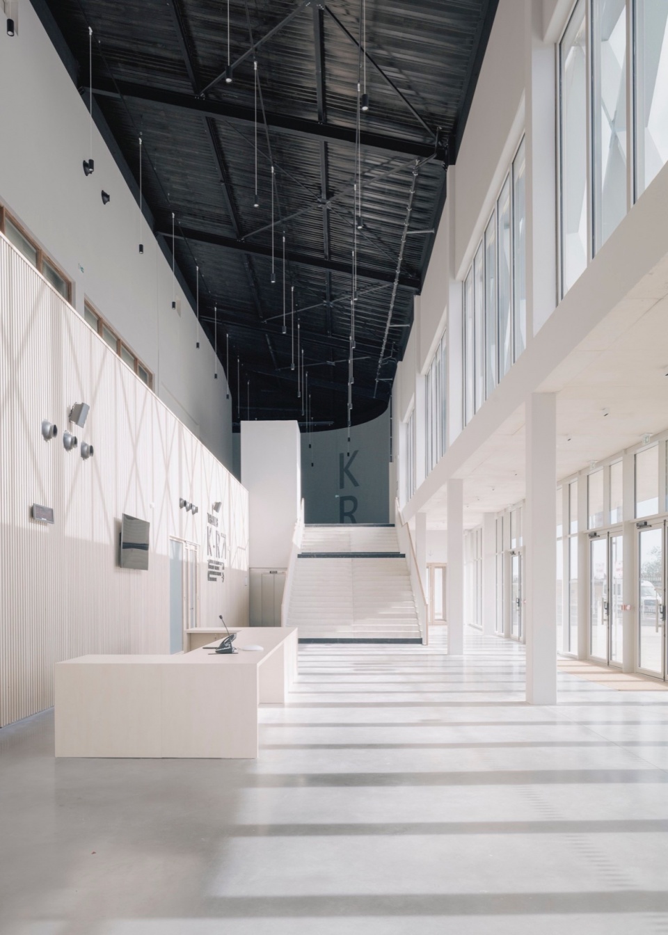 palais des sports by panorama architecture